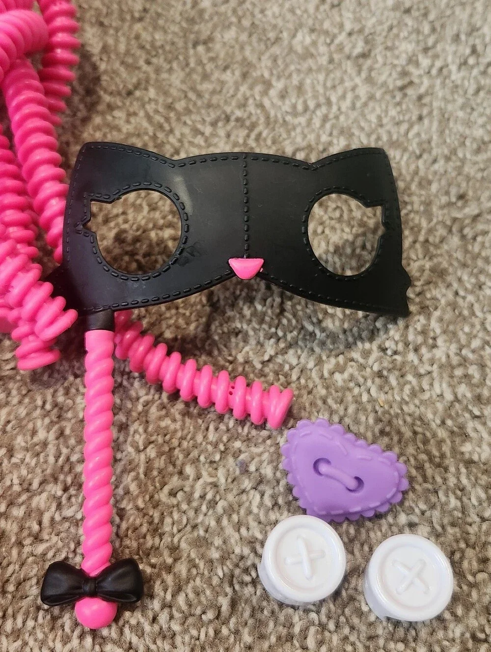 Lalaloopsy Confetti Carnivale Silly Hair Doll w Mask, Pet Cat, Hair Accessories